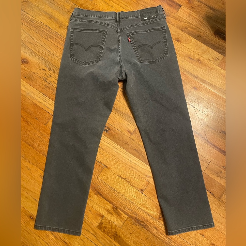 Black Levi’s Straight Leg Jeans